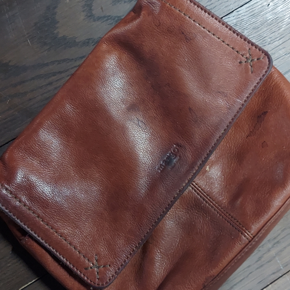 Leather shoulder bag